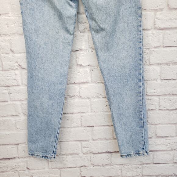 Vintage GAP High Waisted Tapered Leg Mom Jeans Light Wash Cotton Grunge Sz 9/10 - Picture 10 of 14